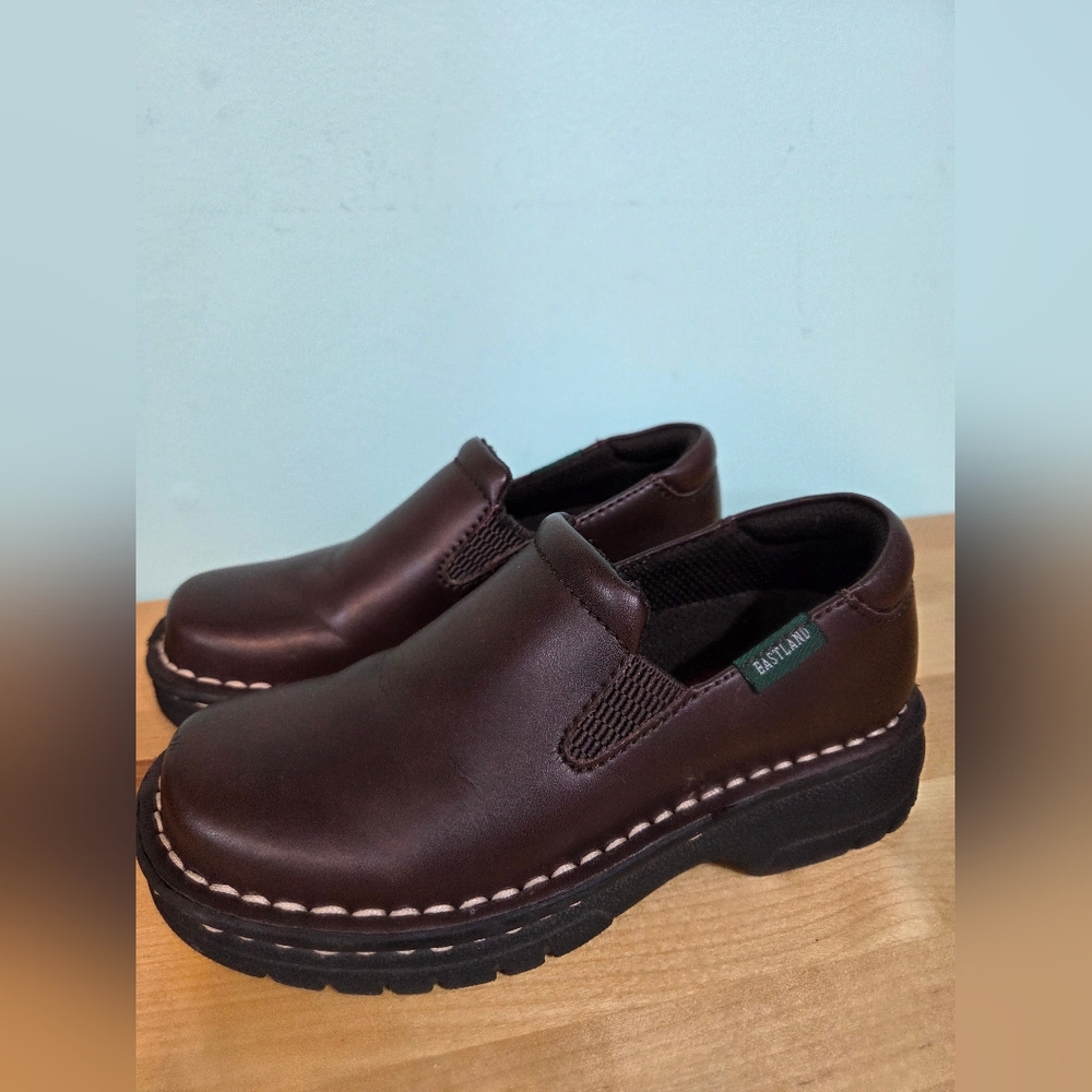 Newport Boy's Brown Slip-On Loafers Youth Size 11. Brand New Condition